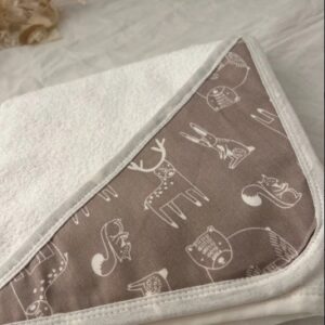 TOALLON CON CAPUCHA - MEDIDA 75 X 75 - BOSQUE MARRON