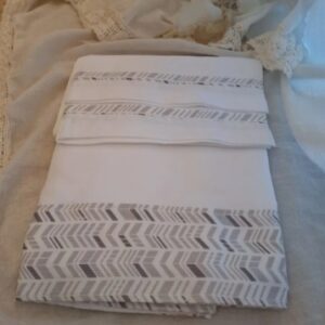 SABANAS CUNA FUNCIONAL PARA COLCHON 1.40mts x 80cm FLECHAS GRISES